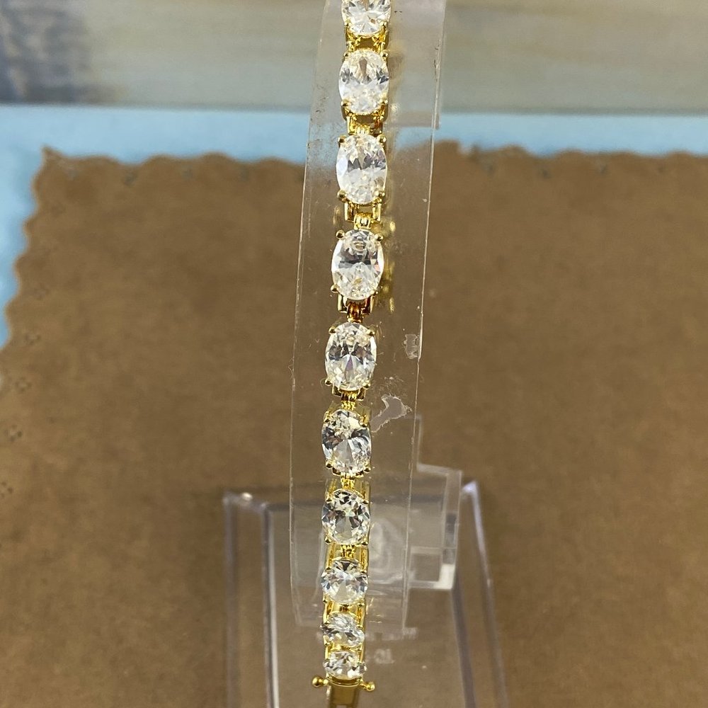 Vintage Gold and Clear Stone Bracelet - Picture 3 of 7